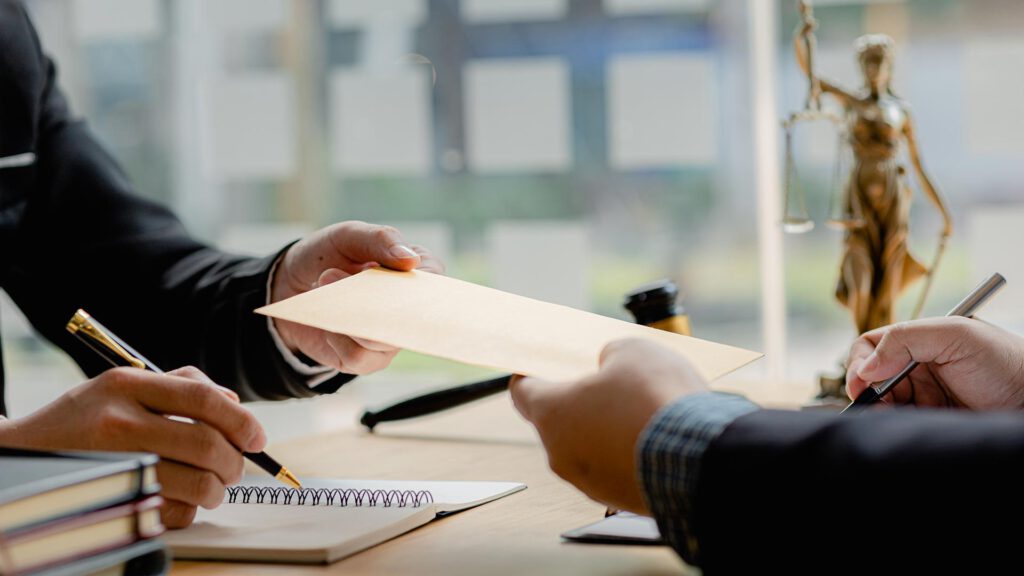 lawyer-concepts-testify-clients-provide-counseling-cases-provide-legal-relief-maintain-law-fairness-proceed-with-transparency-attorneys-defend-cases-court